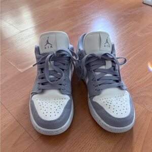 Air Jordans Low Size 8